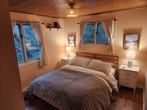 Cozy cottage by the river perfect for nature lovers & pet friendly