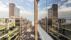 A high-rise building with multiple balconies and a view of the sea. - 3 Bedroom Apartment 130m From the Beach Mmp0137 (Itapema)