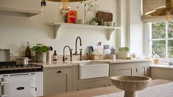 Cookware/dishes/utensils