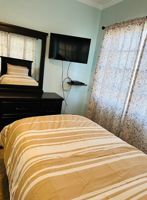 2 chambres, fer et planche à repasser, Wi-Fi, draps fournis