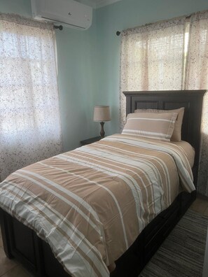 2 quartos, ferros/tábuas de passar roupa, Wi-Fi, roupa de cama