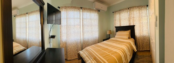 2 quartos, ferros/tábuas de passar roupa, Wi-Fi, roupa de cama