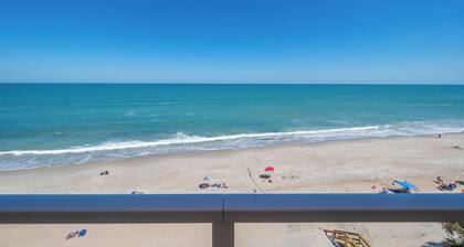 Oceanfront 2BR Condo Bright Breezy Beachfront Indian Harbour Beach, 606
