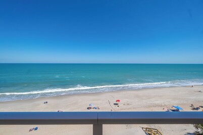 Oceanfront 2BR Condo Bright Breezy Beachfront Indian Harbour Beach, 606