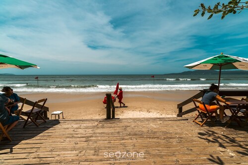 2BR Apt With BBQ in Meia Praia Mlo0601