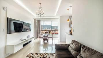 Apartamento básico | Área de estar | TV