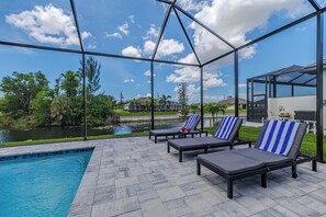 Et oppvarmet basseng