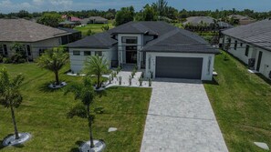 Exterior - Sleeps 6, Heated pool, Outdoor lounge - Stars Vacation Rentals (Cape Coral)