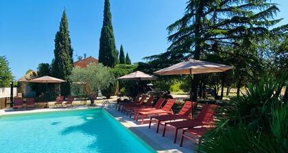 Grand Mas Provençal avec Piscine