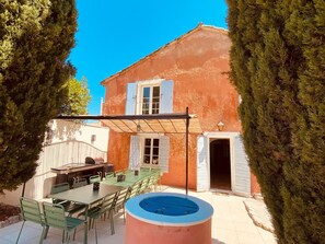 تناول الطعام بالخارج