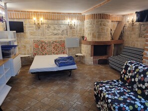 1 bedroom, desk, iron/ironing board, WiFi - Apartment Anzio - Roman Tavern Studio with Wi-Fi and Air Conditioning (Anzio)