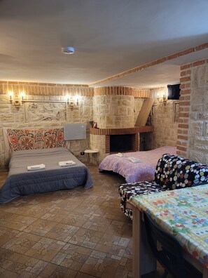 1 makuuhuone, työpöytä, silitysrauta/-lauta, Wi-Fi