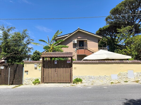 Exterior - Apartment Anzio - Roman Tavern Studio with Wi-Fi and Air Conditioning (Anzio)