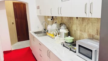 Dormitório compartilhado conforto | Cozinha compartilhada | Geladeira grande, micro-ondas, cooktop