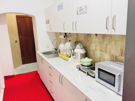 Comfort Shared Dormitory | Shared kitchen | Full-size fridge, microwave, stovetop, cookware/dishes/utensils