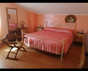 3 bedrooms, WiFi, bed sheets