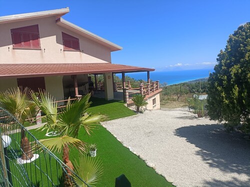 Villa 'Panorama Scurzi' with Sea View, Wi-Fi and Air Conditioning
