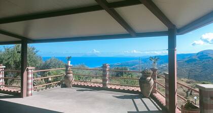 Villa 'Panorama Scurzi' with Sea View, Wi-Fi and Air Conditioning