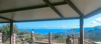 Villa 'Panorama Scurzi' with Sea View, Wi-Fi and Air Conditioning