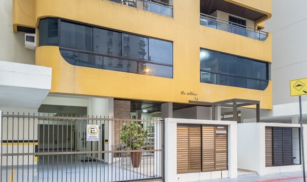 Exterior detail - Apt w/ BBQ 300m From Itapema Beach Mln701 (Itapema)