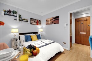 1 bedroom, desk, iron/ironing board, free WiFi