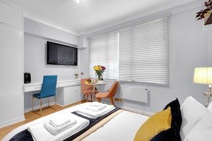 1 habitación, escritorio, tabla de planchar con plancha y wifi gratis