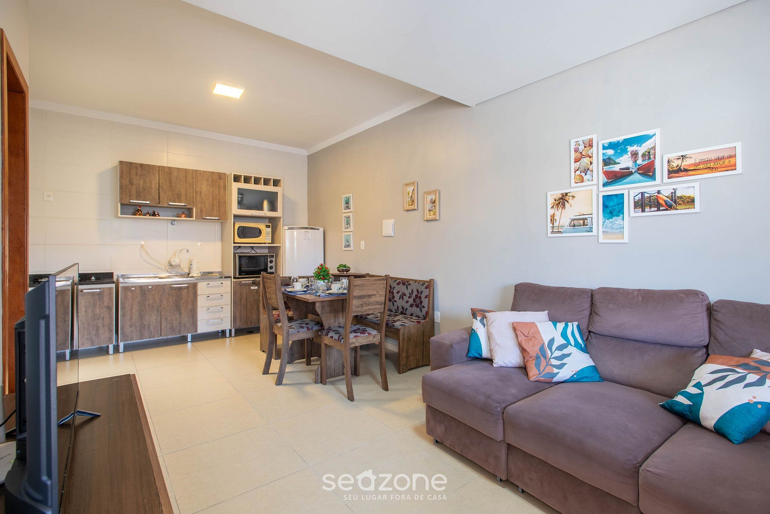 Basic villa | Nappalirész | Tévé