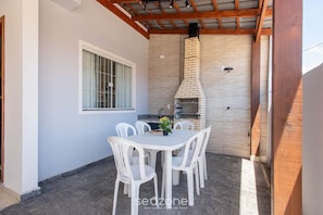 Vila Basic | Tempat makan outdoor