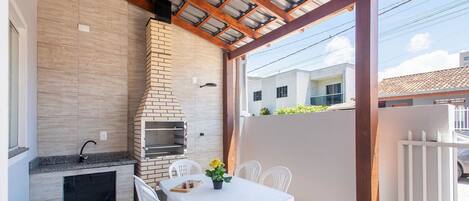 Basic Villa | Outdoor dining