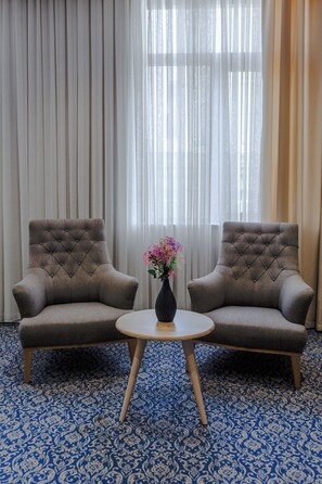 Dobbelt- eller tomannsrom – superior | Safe på rommet, skrivebord og skrivebord for bærbar PC