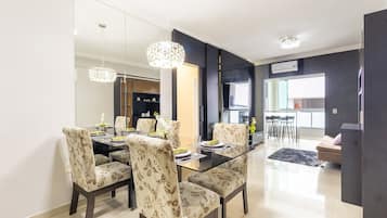 Basic Apartment | Dining