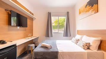 Iron/ironing board, Internet, bed sheets