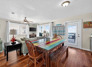 Interior - Jetty Sunrise. Pets Welcome. Pedestrian Beach on SAND New! By Park! Restaurants! (Surfside Beach)