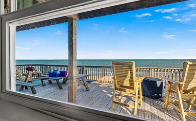 Jetty Sunrise. Pets Welcome. Pedestrian Beach on SAND! New! By Park! Restaurants