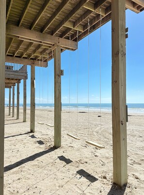 On the beach - Jetty Sunrise. Pets Welcome. Pedestrian Beach on SAND New! By Park! Restaurants! (Surfside Beach)
