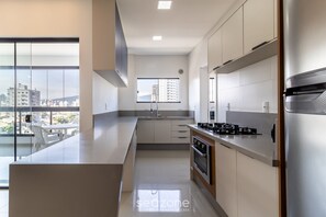 Basic Apartment | Private kitchen | Cookware/dishes/utensils - Cozy Apt 550m From the Beach in Porto Belo Lnb502 (Porto Belo)