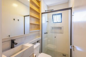 Eenvoudig appartement | Badkamer | Gratis toiletartikelen