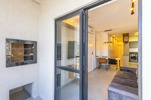 Basic Apartment | Lanai