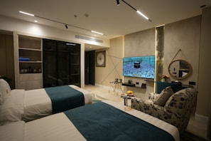 Superior Twin Room | Desk, iron/ironing board, free WiFi