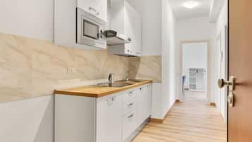 Appartement Classique | Cuisine privée | Mini réfrigérateur, micro-ondes, plaque de cuisson