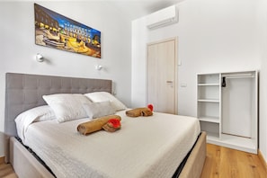 Classic Apartment | Iron/ironing board, free WiFi, bed sheets