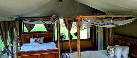 Escrivaninha, ferros/tábuas de passar roupa, Wi-Fi de cortesia