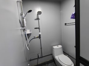 Cabane, 1 chambre, balcon | Salle de bain