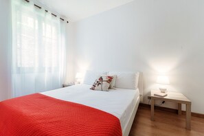 Apartamento, vista para o lago | Roupas de cama premium, edredons de pluma, ferros/tábuas de passar roupa