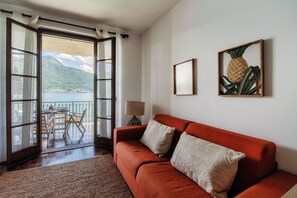 Apartment, Seeblick | Hochwertige Bettwaren, Daunenbettdecken, Bügeleisen/Bügelbrett