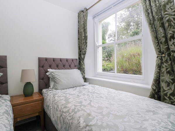 2 bedrooms, individually decorated, individually furnished, free WiFi - Flat 2 Battledown Grange (Cheltenham)