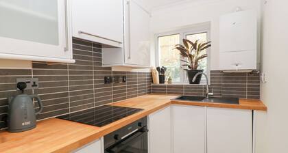 Flat 2 Battledown Grange