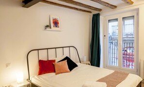 5 chambres, fer et planche à repasser, Wi-Fi, draps fournis