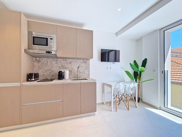 Fridge, microwave, coffee/tea maker, electric kettle