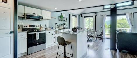 Refrigerador, microondas, horno, placa de cocina